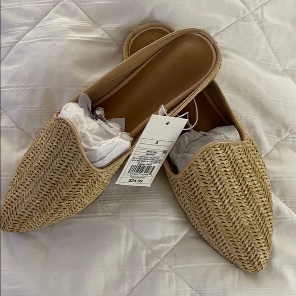 Universal Thread Woman’s Mule ~ style Violet ~ 4 left in stock. Sold 14 - Picture 2 of 6